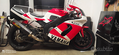 Yamaha YZF R1 2008 retromod YZF750