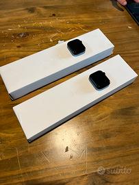 Due Apple Watch serie 7 con scatola