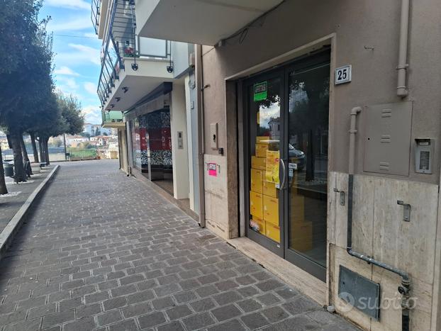 Locale commerciale mq 48