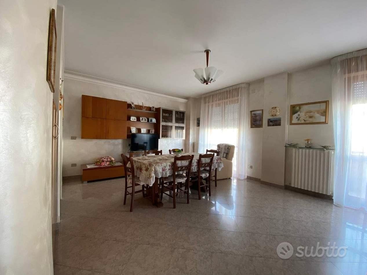 Ampio appartamento con mansarda, terrazzo e box - Vista 2