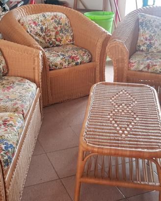 divano con 2 poltrone e tavolino 