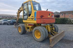 Escavatore gommato Komatsu Pw110