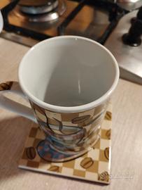 tazza da thè o caffè con coperchio e sottotazza