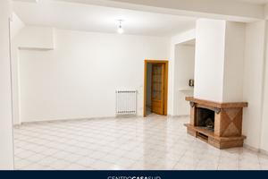 Ampio appartamento mansardato - Circum. Esterna