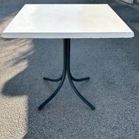 Tavolini quadrati da bar/stabilimento