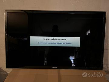 Tv samsung 46’ con staffa per attacco al muro