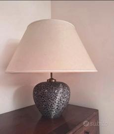 lampada da tavolo dal design classico e vintage