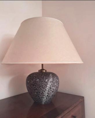 lampada da tavolo dal design classico e vintage