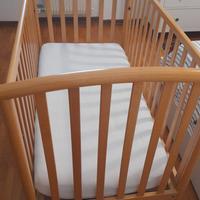 Lettino in legno con materasso sfoderabile