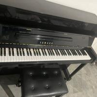 Pianoforte verticale yamaha B2 con sgabello