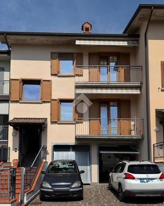 VILLA A SCHIERA A PIANICO