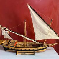 modellino di nave "indiscret"