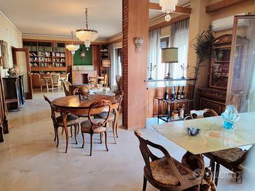 Prestigioso appartamento panoramico