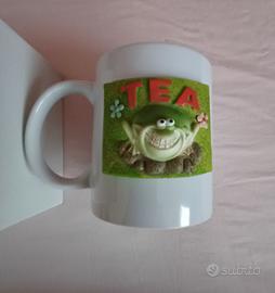 Tazza con ranocchio in rilievo 