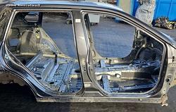 Toyota rav 4 2022 scocca per taglio lamiera