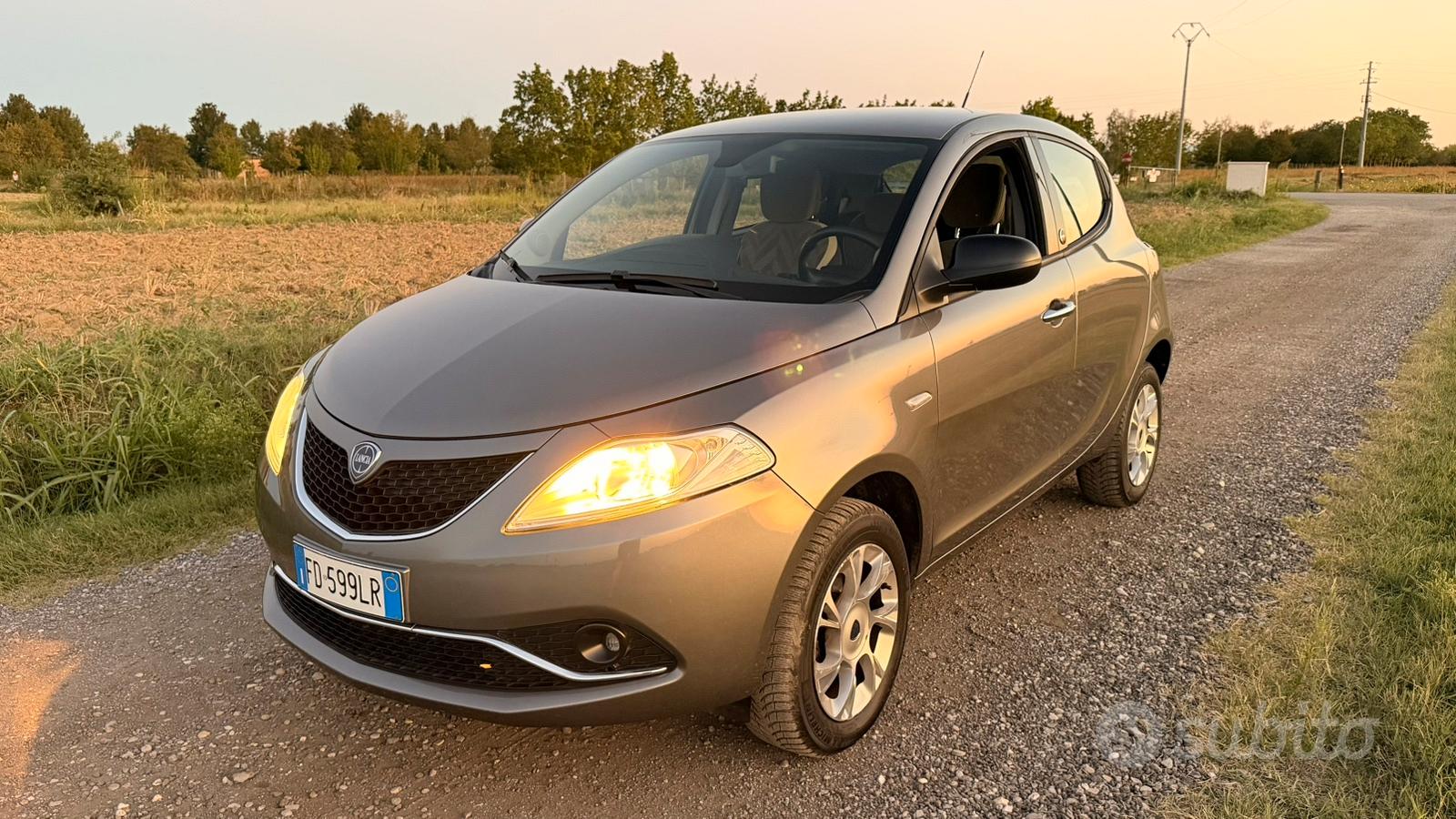 Lancia Ypsilon 2016 photo 2