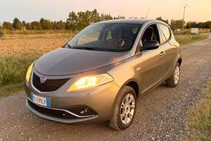 Lancia Ypsilon 2016 73.000 km Metano Neopatentati