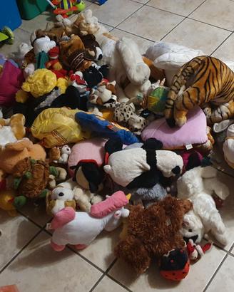 5 sacchi di peluches grandi e piccoli