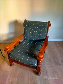 poltrona stile rustico country con cuscini imbotti