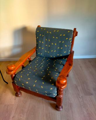 poltrona stile rustico country con cuscini imbotti