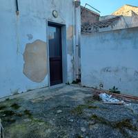 Casa indipendente con giardino