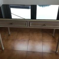 Scrivania con piano in vetro