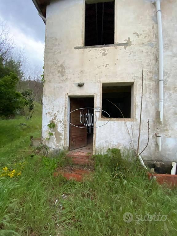 Rustico / Casale di 560 m² con più di 5 locali e b - Altro