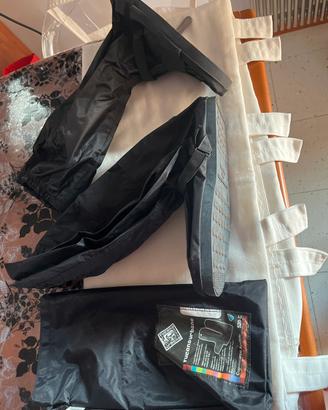Copriscarpe apribile per moto