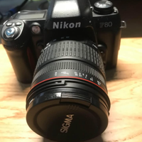 Fotocamera analogica Nikon F80 + sigma 28-200