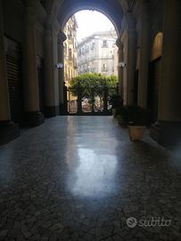 Vendita locale sì quattro palazzi