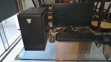 PC fisso con postazione inclusa