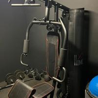 Stazione Fitness e panca con bilanciere