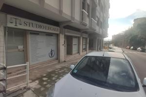 Locale commerciale ufficio o negozio