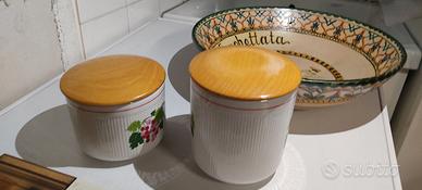 1 piatto spaghetti, 2 barattoli e 6 tazzine caffè