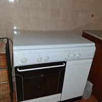 cucina con forno e porta bombola