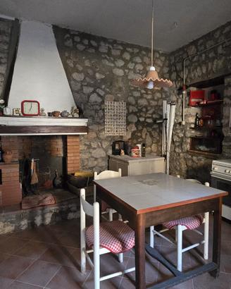 Casa con pietre a vista 