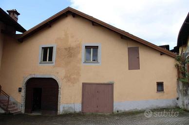 Casa indipendente di 225 m² con 4 locali e box aut