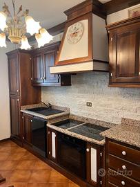 cucina legno e marmo