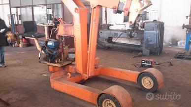 Gru semovente, portata 2500 kg