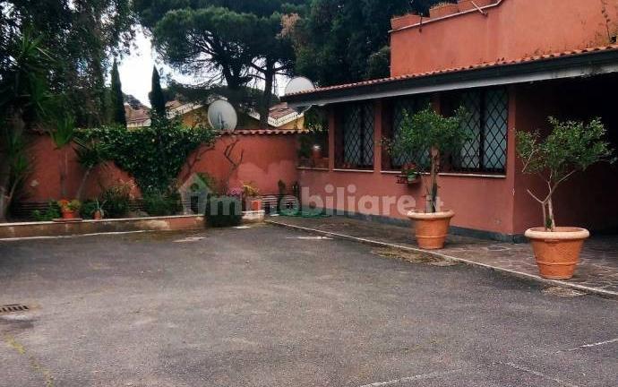 Bilocale via Veracini, Infernetto ROMA