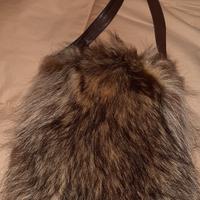 Borsa in pelle con inserti di vera pellicci