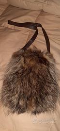 Borsa in pelle con inserti di vera pellicci