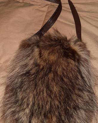 Borsa in pelle con inserti di vera pellicci