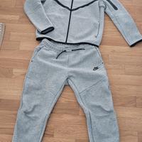 TUTA NIKE TECH FLEECE