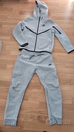 TUTA NIKE TECH FLEECE