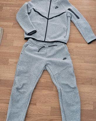 TUTA NIKE TECH FLEECE