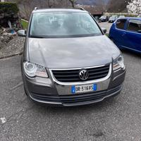 Volkswagen Touran 2.0 TDI DPF Highline 7 POSTI