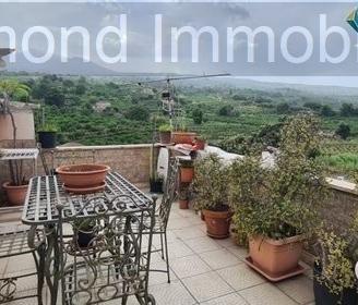 Rifinita casa semi-indipendente a Giarre centro