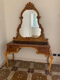 Consolle antica con specchio