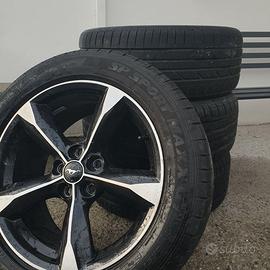 Gomme Dunlop 245/50 R18 con cerchi Ford Mustang